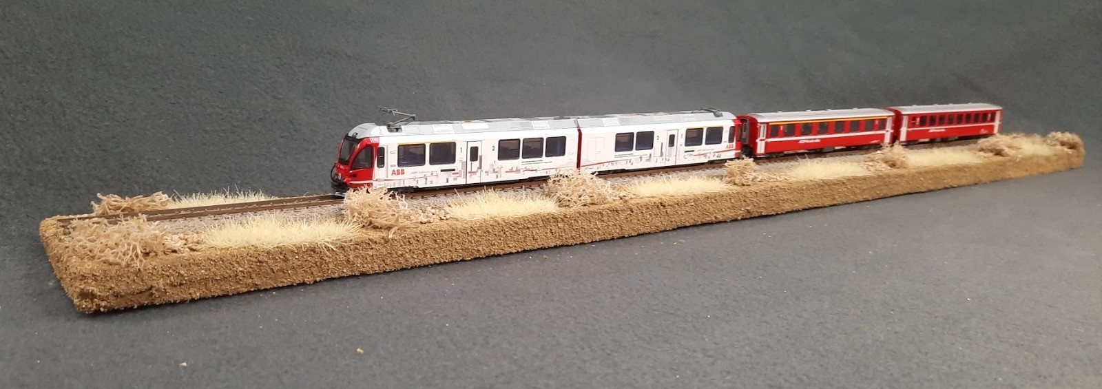 N SCALE 24″ “DESERT SCENE ” DISPLAY DIORAMA FOR ANY N SCALE TRAINS