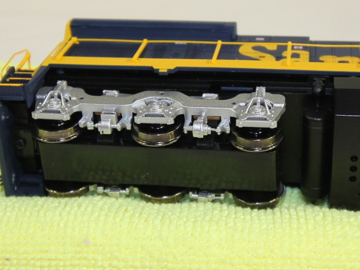 HO BLI Paragon 2 sound DC/DCC GE C30-7 ATSF #8018 Santa Fe classic blue/yellow