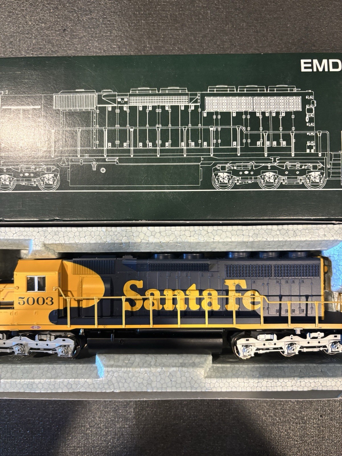 HO Scale KATO 37-6327 ATSF Santa Fe EMD SD40 Diesel Locomotive #5003