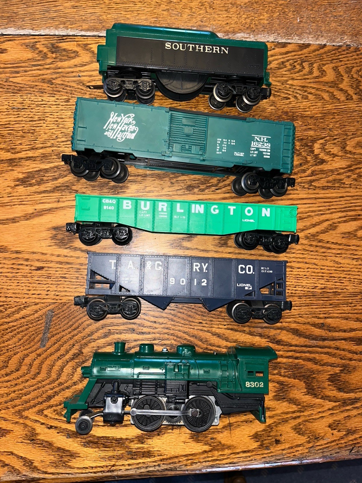 Vintage Lionel Train 8302 Southern Express Locomotive O Gauge Train Set