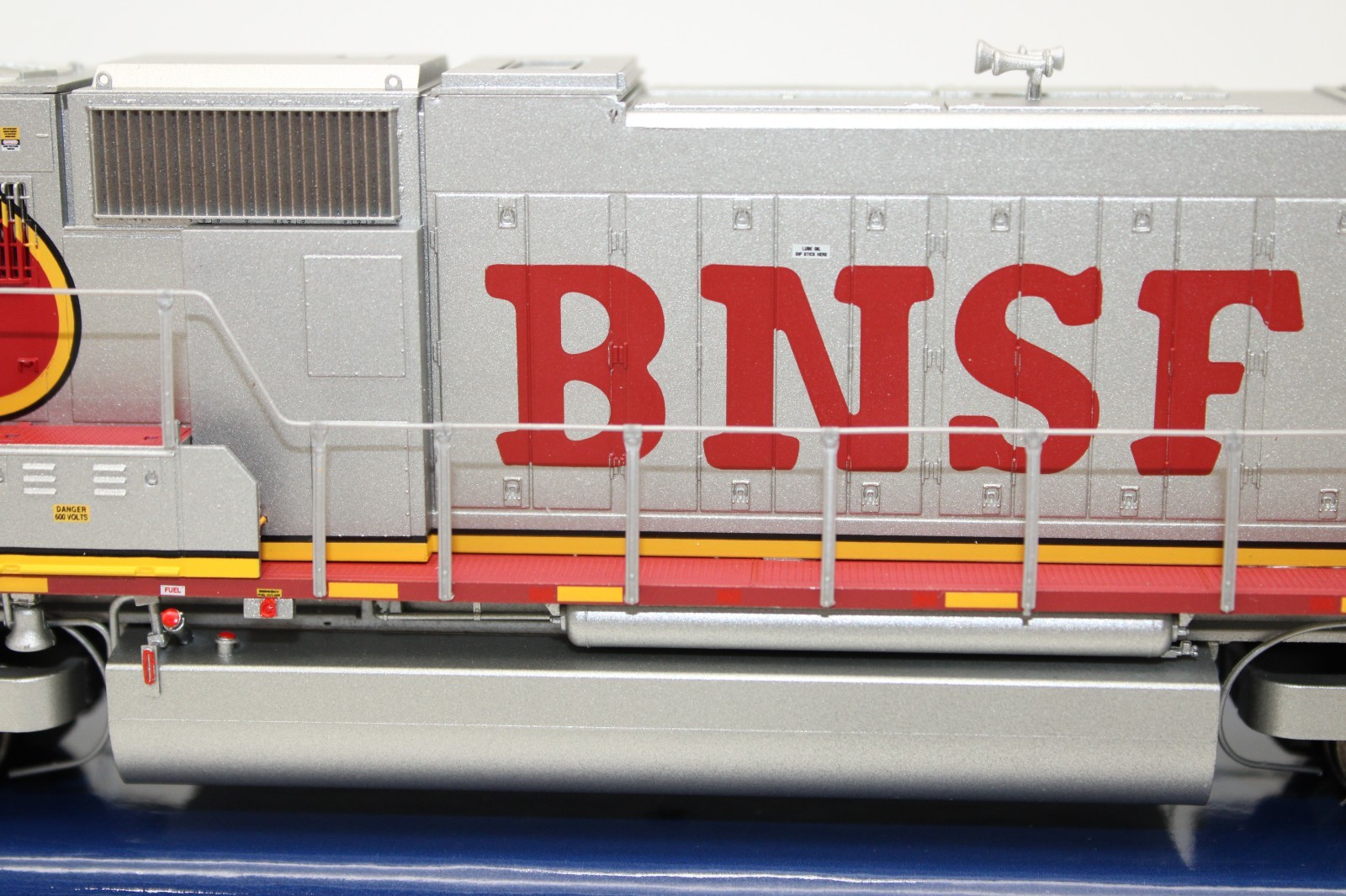 Athearn Genesis HO Scale BNSF EMD SD75M Diesel Locomotive #8263 NOS LED DCC Rdy
