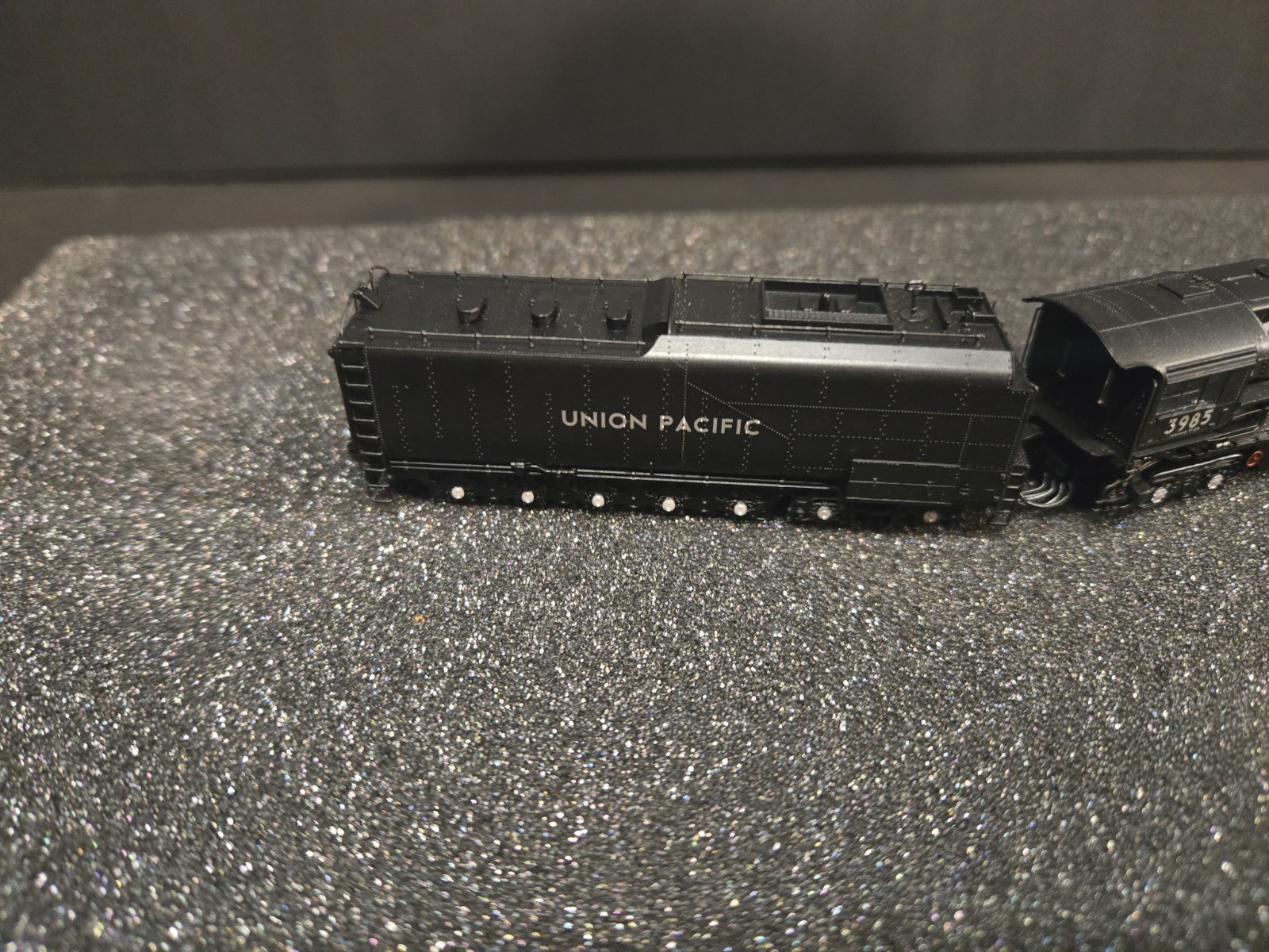 Athearn Challenger 4-6-6-4 Union Pacific 3985 N Scale Locomotive See Details!