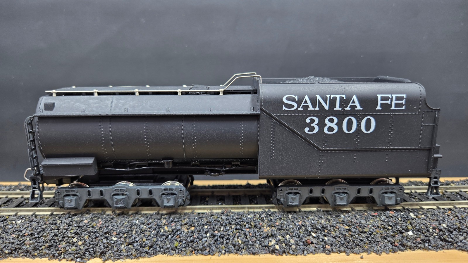 IHC HO 4-8-2 M630 AT&SF Santa Fe 3800 Steam Locomotive in Box