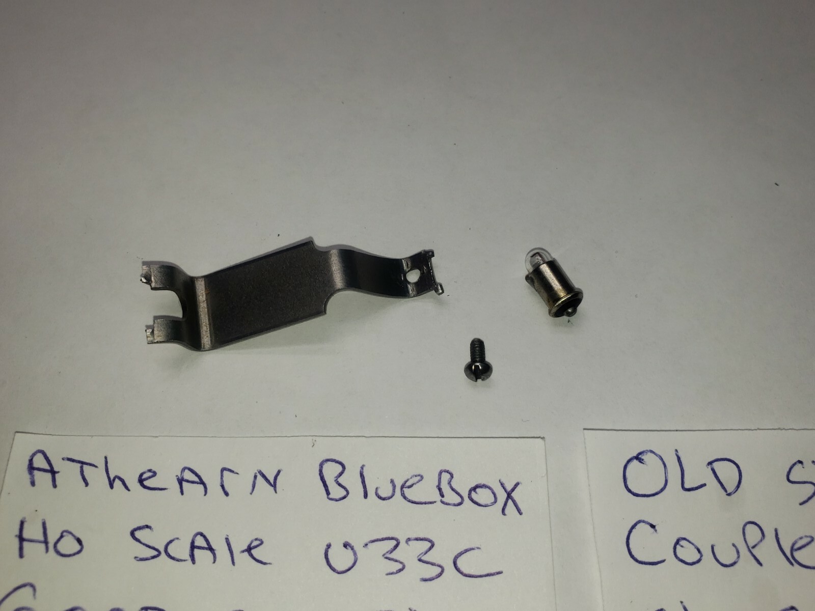 U33C HEADLIGHT ASSEMBLY BRACKET FROM ATHEARN BLUEBOX HO SCALE OLD STYLE CHASSIS