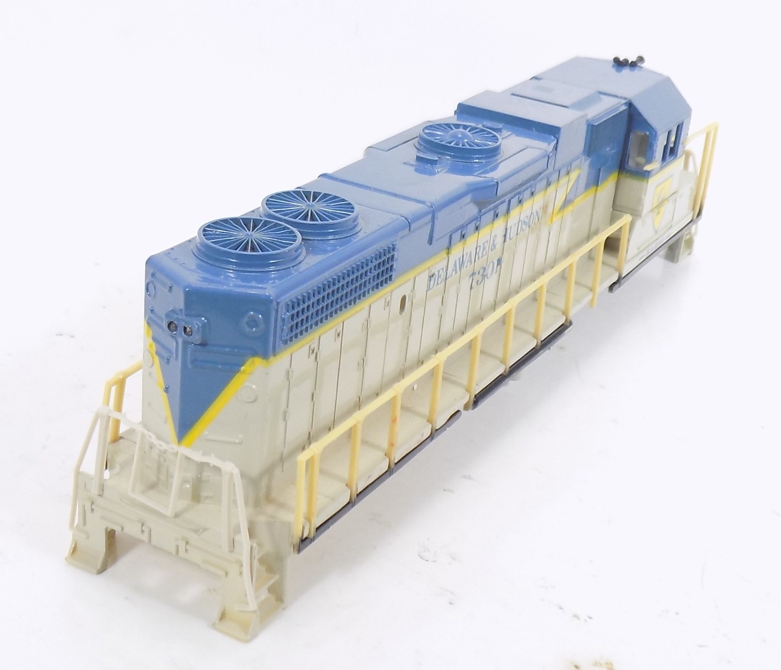HO / UNBRANDED / Diesel Locomotive / DELAWARE & HUDSON #7301 / SHELL / PARTS