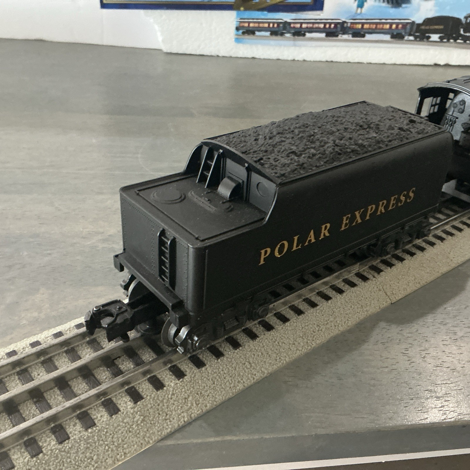 LIONEL POLAR EXPRESS™ O GAUGE WITH LIONCHIEF BERKSHIRE ENGINEw/TENDER & REMOTE x