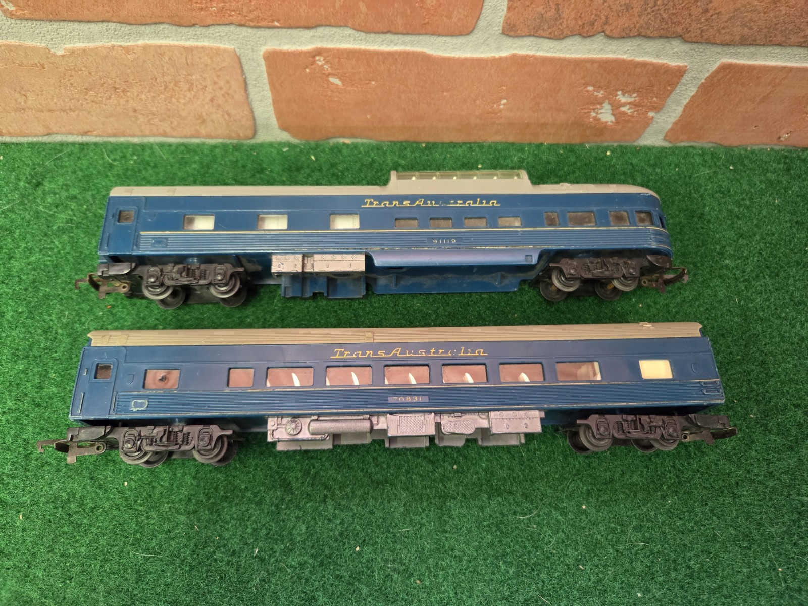 Triang Hornby HO/OO 2nd Series Teal Blue TransAustralia Passenger Coaches