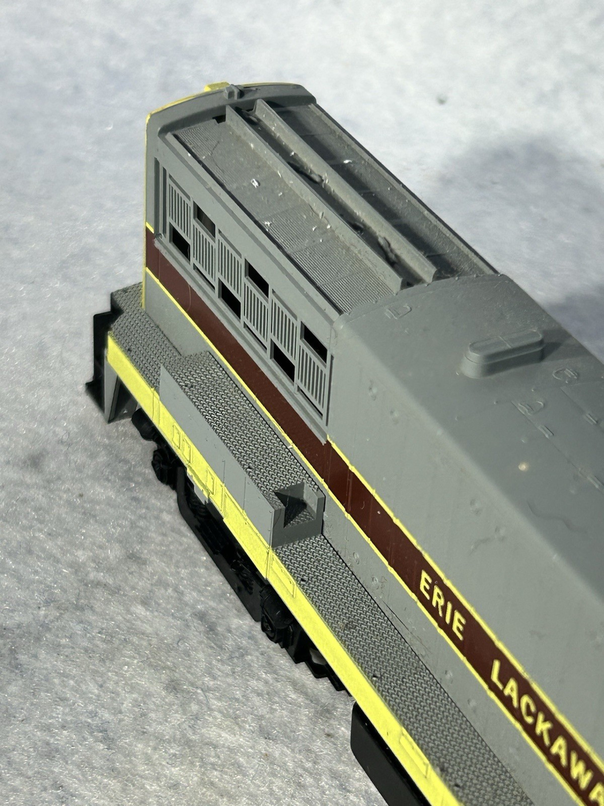 Beautiful Stewart /KATO GE EL Railroad U-25B Diesel Engine HO