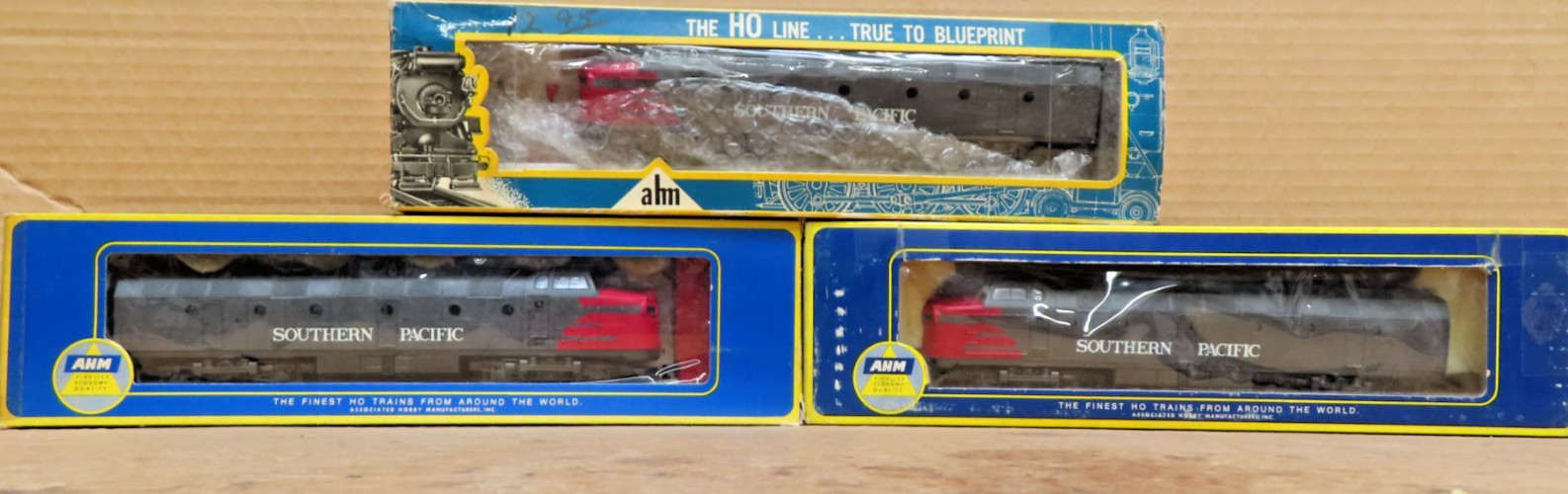 Rivarossi L 5051 AHM HO Southern Pacific Diesel Locomotive & 2 Dummy
