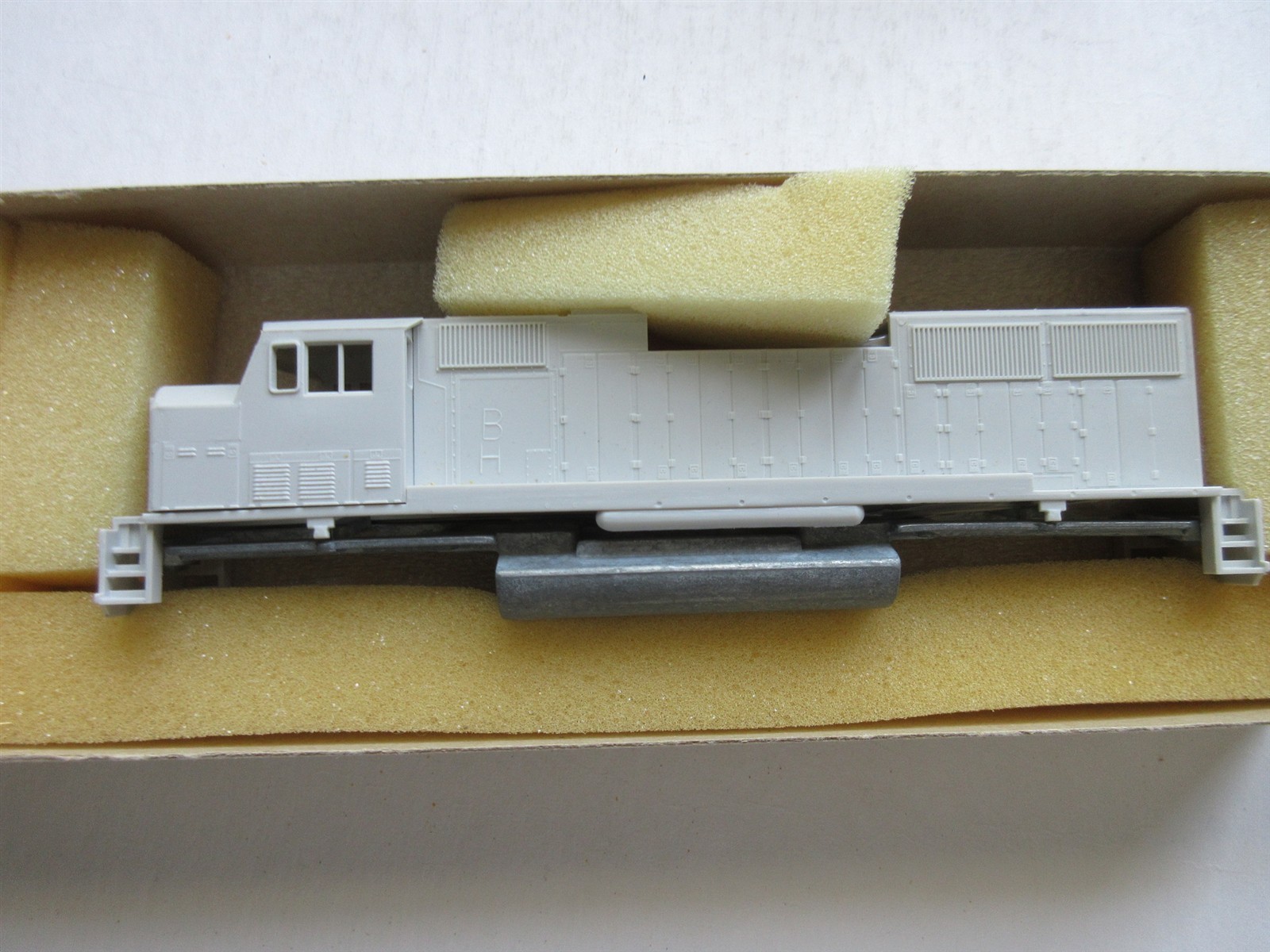 Rail Power Products HO GP60M Non Powered Undecorated Diesel Shell Chassis Kit