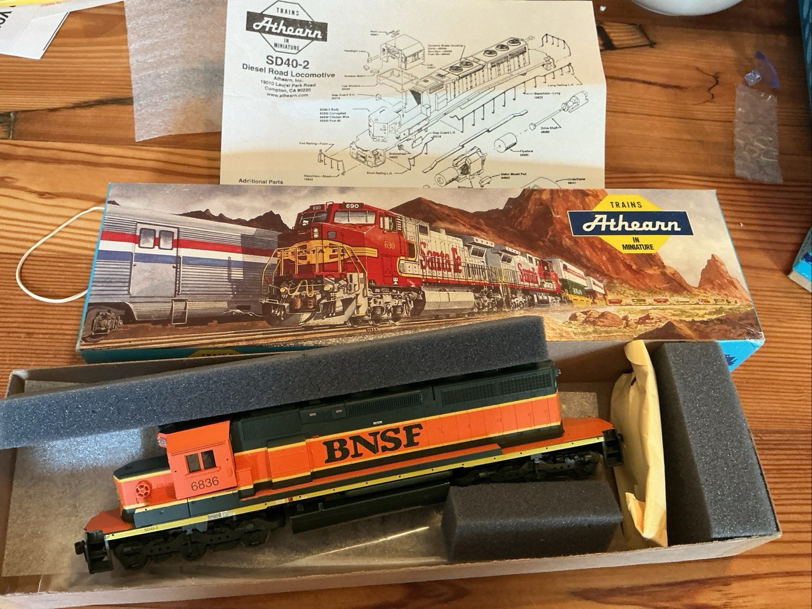 Athearn Sd40-2 Powered BNSF Locomotive #6915 NOS