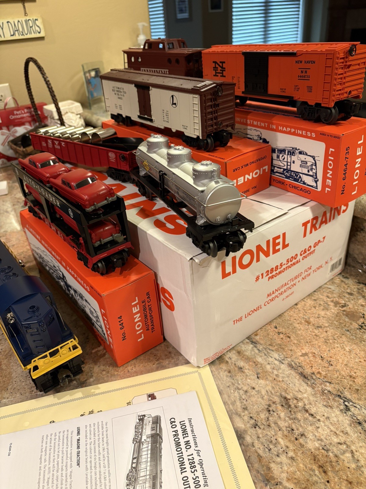 Lionel 38349 Conventional Classics Chesapeake & Ohio GP-7 Freight Set 12885-500
