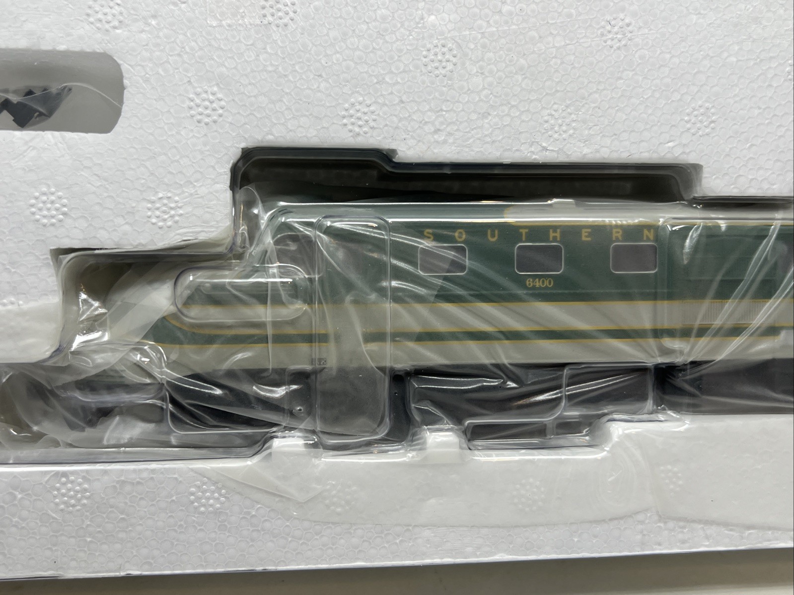 Walthers 910-9106 Southern Alco DL-109 Diesel Locomotive #6400 NIB
