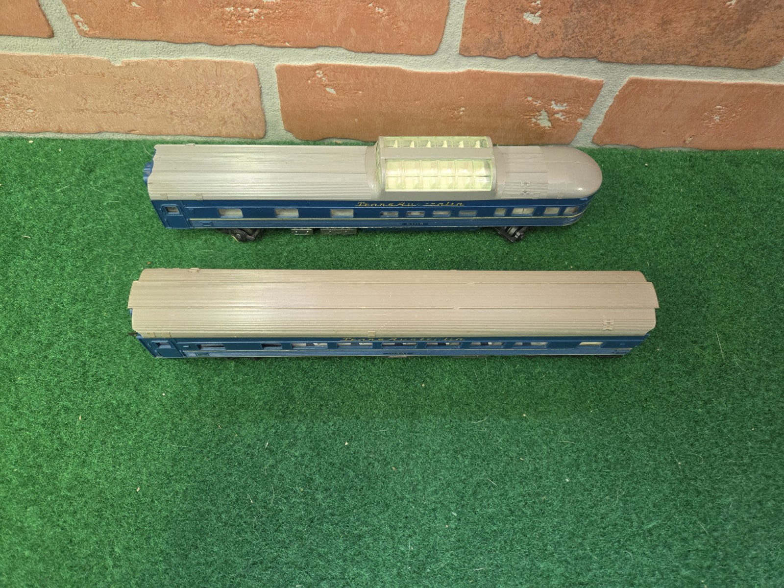 Triang Hornby HO/OO 2nd Series Teal Blue TransAustralia Passenger Coaches