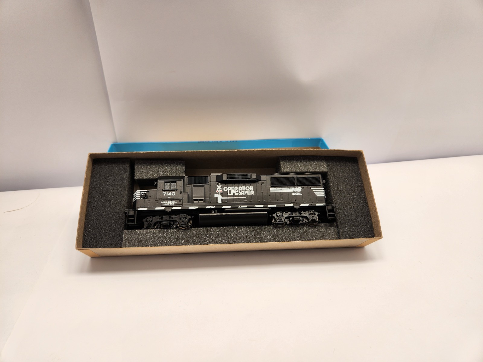 ATHEARN HO GP60 O/L OPERATION LIFESAVER 7140 POWERED DIESEL LOCOMOTIVE NOS B20