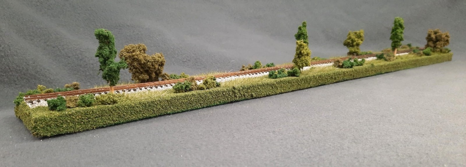 N SCALE 24″ “SUMMER SCENE ” DISPLAY DIORAMA FOR ANY N SCALE TRAINS