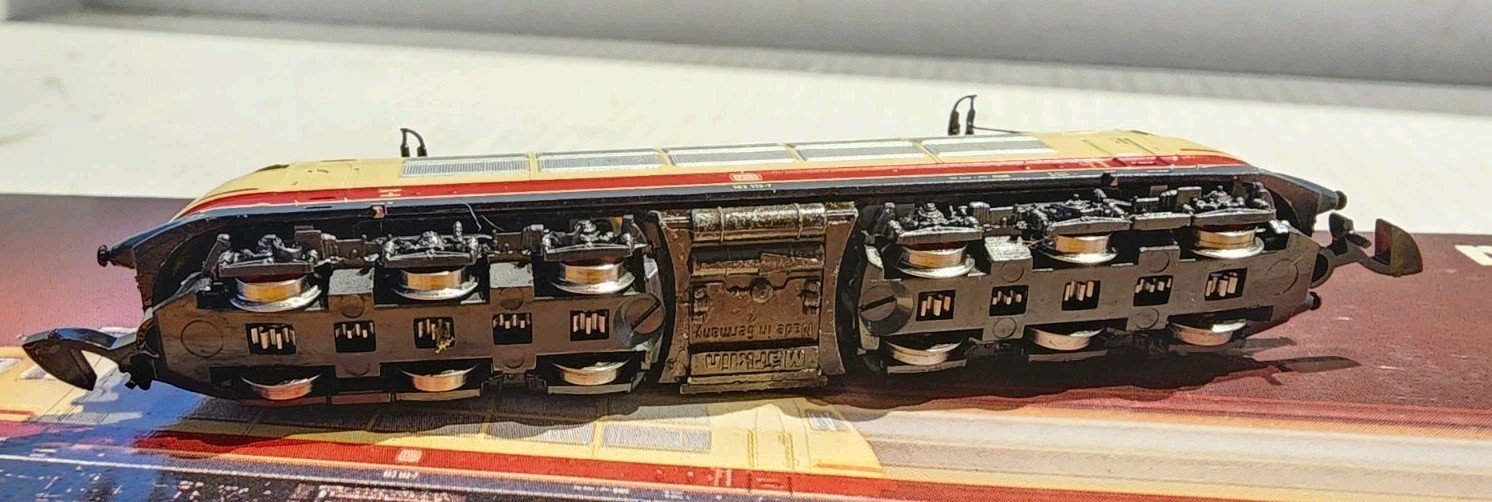 Märklin Z 8854 electric locomotive BR 103 113-7 DB