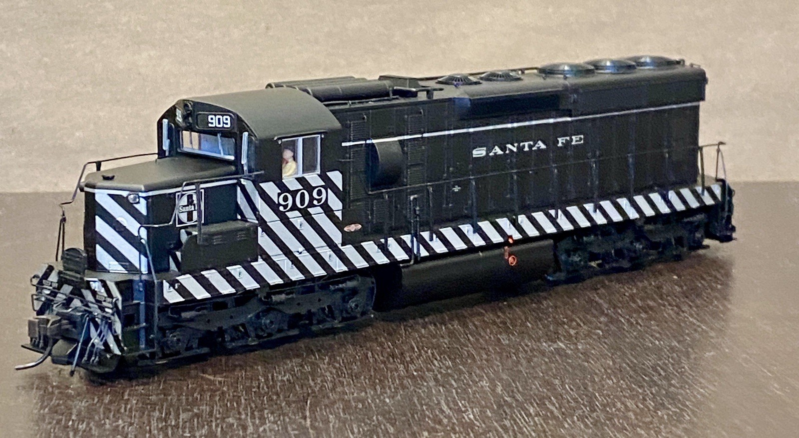 HO Atlas Gold 7581 Santa Fe EMD SD24 small letters 909 DCC QSI Sound ATSF SF