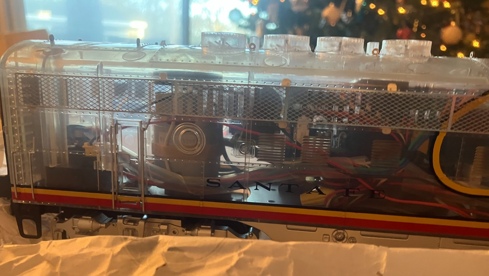 MTH DAP 20-80002A Santa Fe Clear Body F-3 Diesel ABA w/BCR, Paper & Red Ribbons