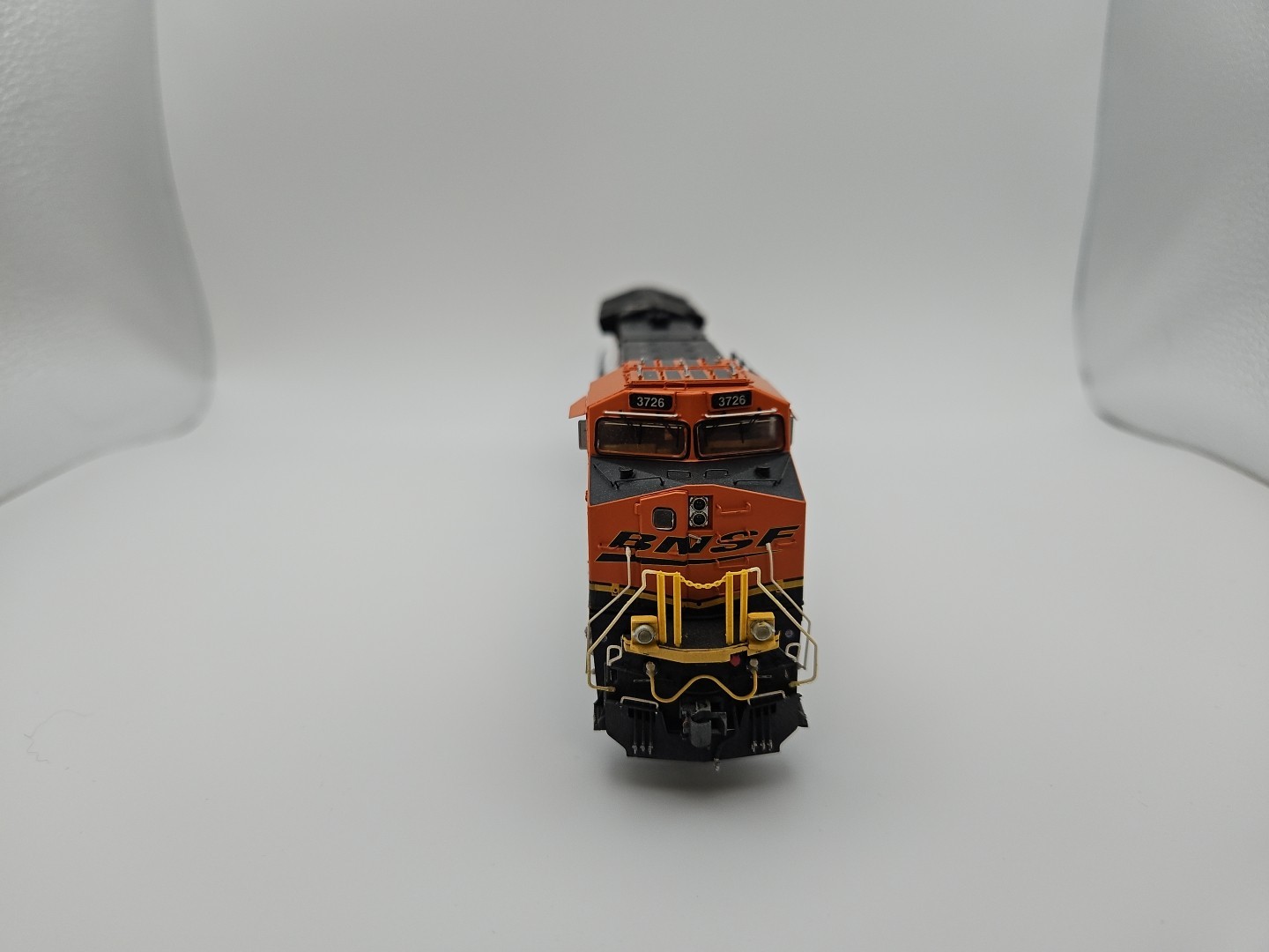 Scaletrains BNSF Railway ET44C4 #3726 W/ESU LokSound & DCC Custom Weathered