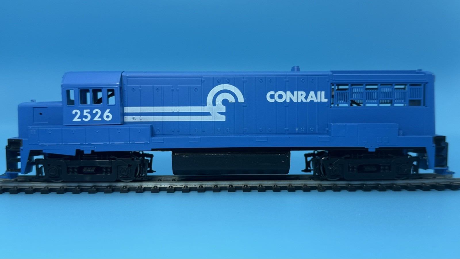 HO Scale Stewart Hobbies Conrail U25B Phase II 2526 Kato Drive Runs Smooth
