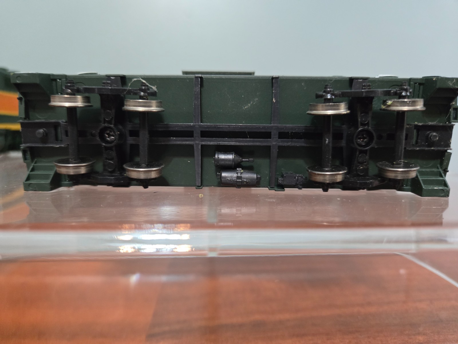 HO ATHEARN BNSF # 2257 Locomotive with Matching Caboose