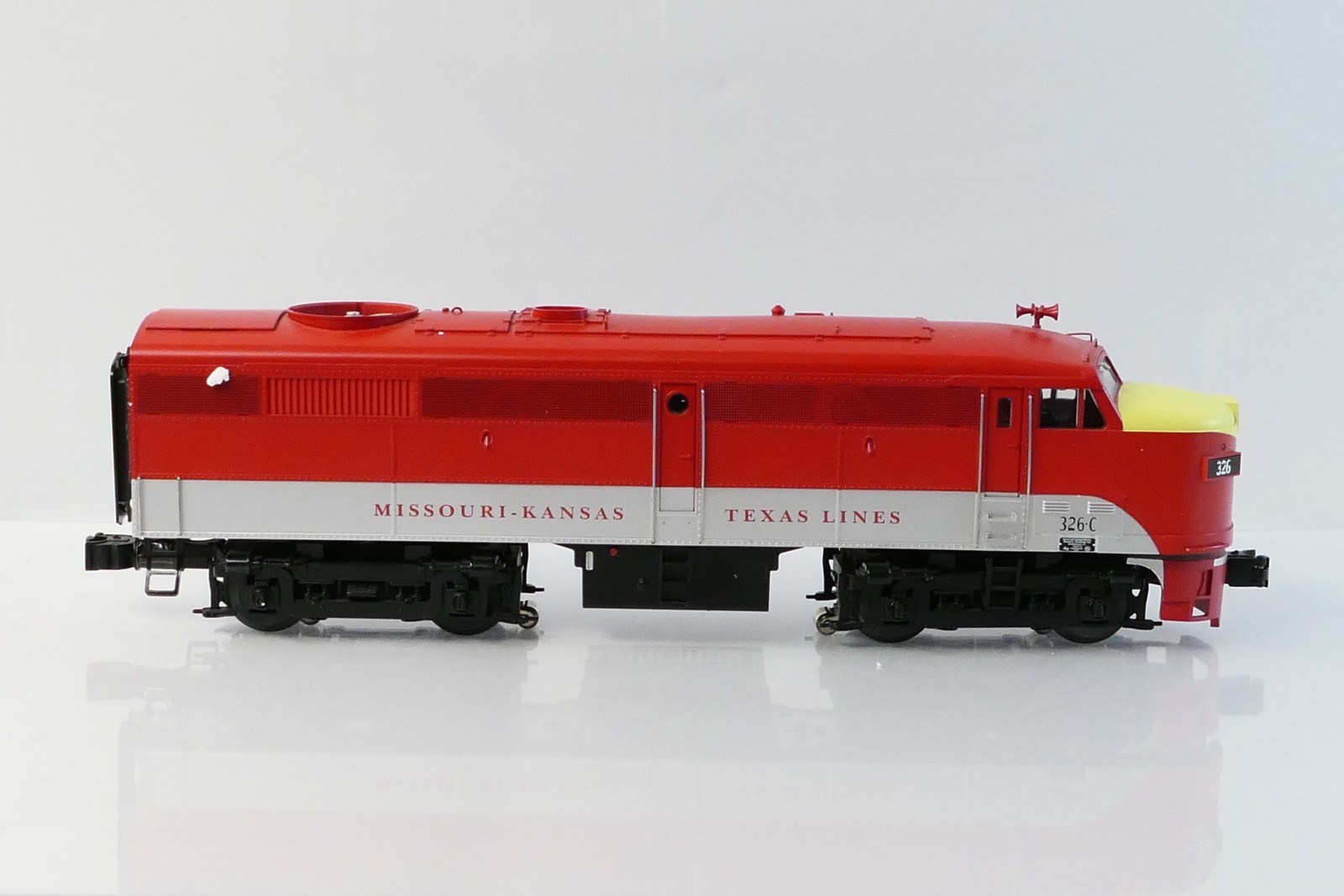 Lionel 38182 O MKT Scale FA (Non powered) FB Locomotive Set MKT