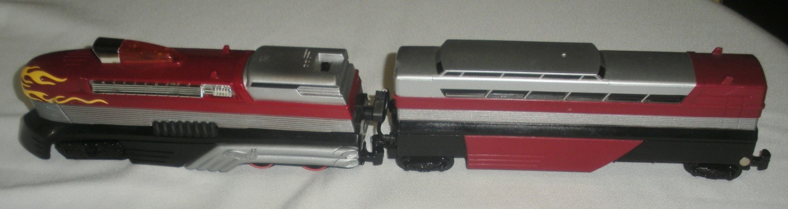 Mattel Hot Wheels Power Express Train Engine 2001 Passenger Car Locomotive