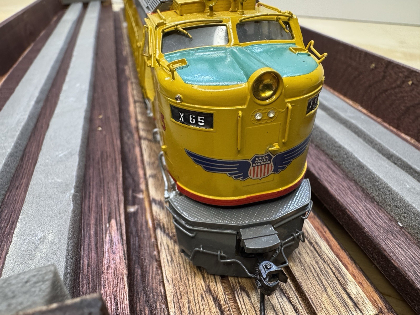 Ajin Brass UP #65 Veranda Turbine Diesel Stunning Detail Locomotive HO Wood Box