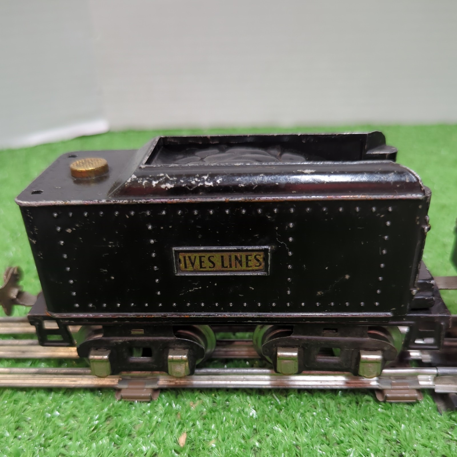 Vintage (1929-1930)Ives 258 Locomotive and 258T Tender