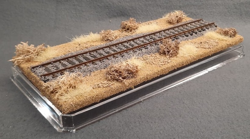 HO SCALE 9″ SINGLE TRACK DISPLAY CASE – “DESERT SCENE”- ANY HO TRAINS