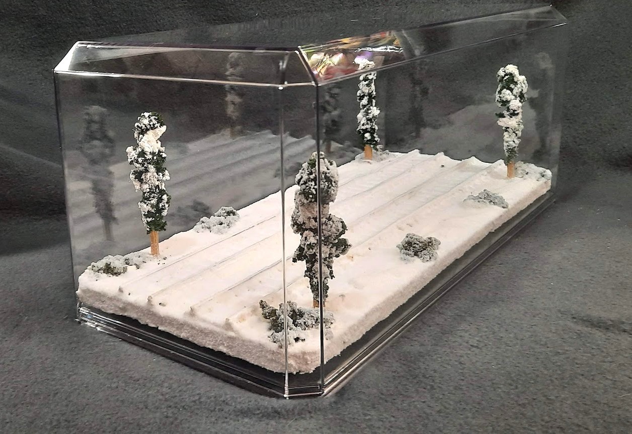 S SCALE 16″ DOUBLE TRACK DISPLAY CASE- “WINTER SCENE”-FOR ANY S TRAINS