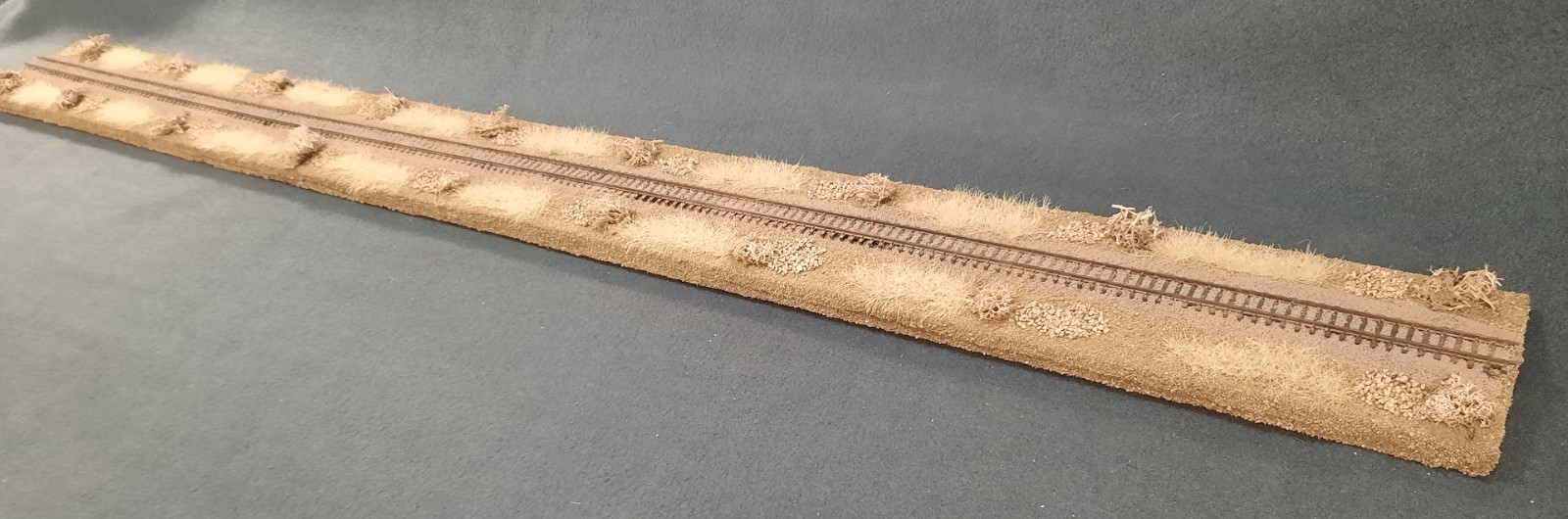 N SCALE 36″ – “DESERT SCENE ” DISPLAY DIORAMA– FOR ANY N SCALE TRAINS