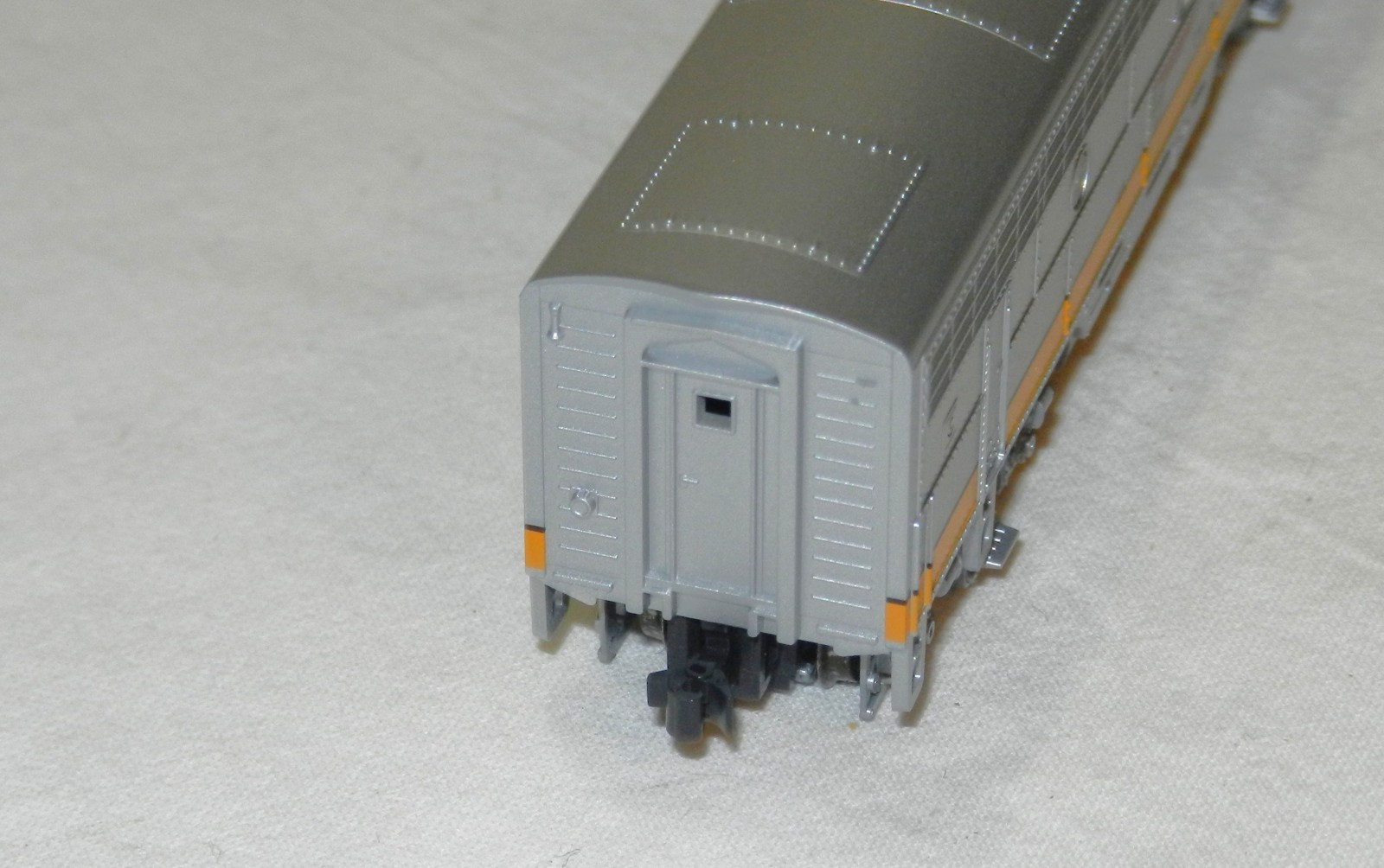 N Kato 176–2212 F73-B Santa Fe Yellow Bonnet LNIB with DCC see video