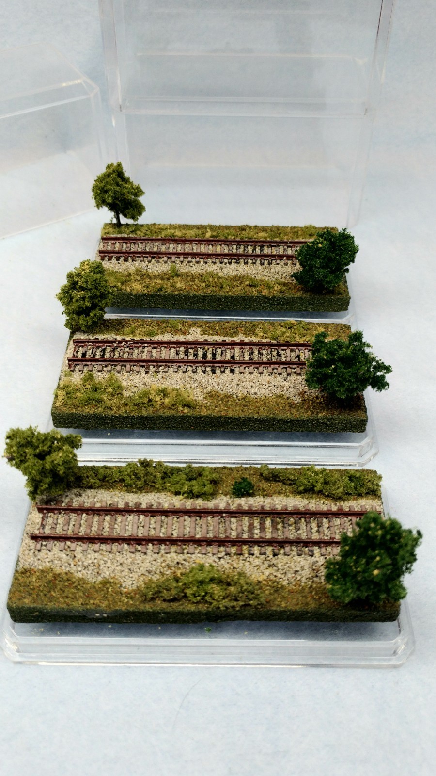 Z SCALE MINI DISPLAY CASES – 3/ PACK – GREAT FOR ALL Z LOCOS OR CARS