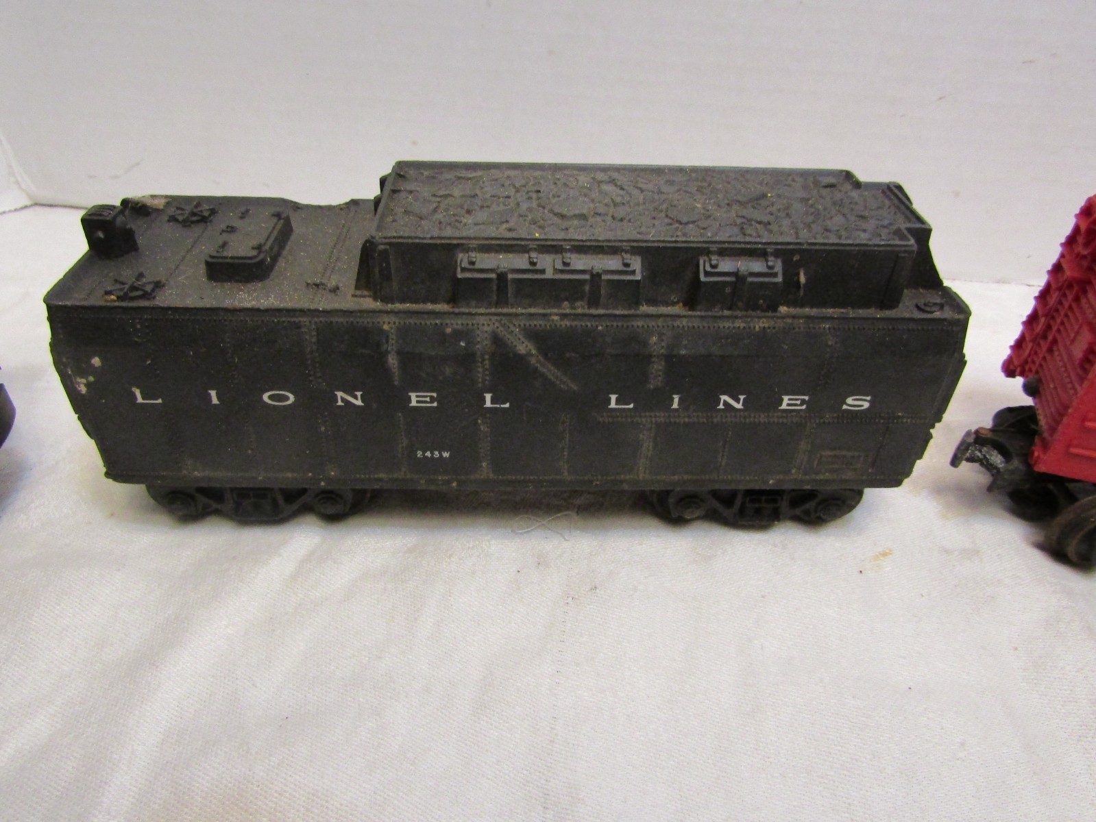 Lionel Train Steam Engine Locomotive Number 027 With Tender Caboose and Cars