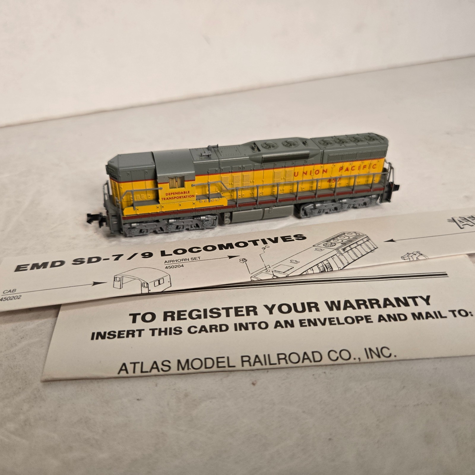 Atlas by Kato 4512 N Scale Union Pacific EMD SD-7 Loco. Runs