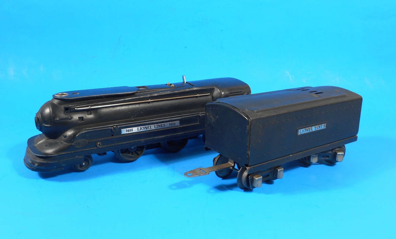 Vintage Prewar O Gauge Lionel 1688 Torpedo Locomotive and Tender