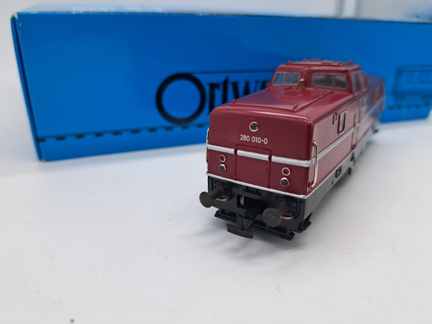 ORTWEIN 2100 BR 280 010-0 Red Livery White Stripe, White Decorations, DB