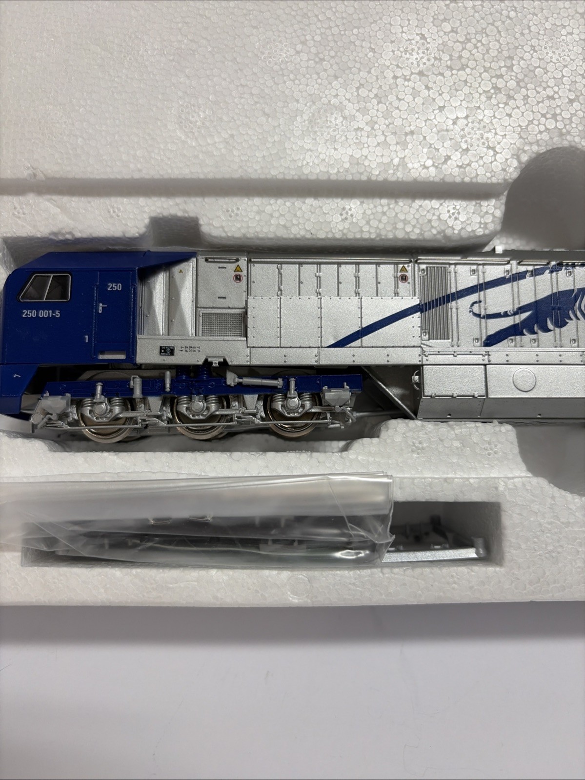 Blue Tiger ADtranz / DE-AC33C Mehano Train Line HO NOS Powered Locomotive