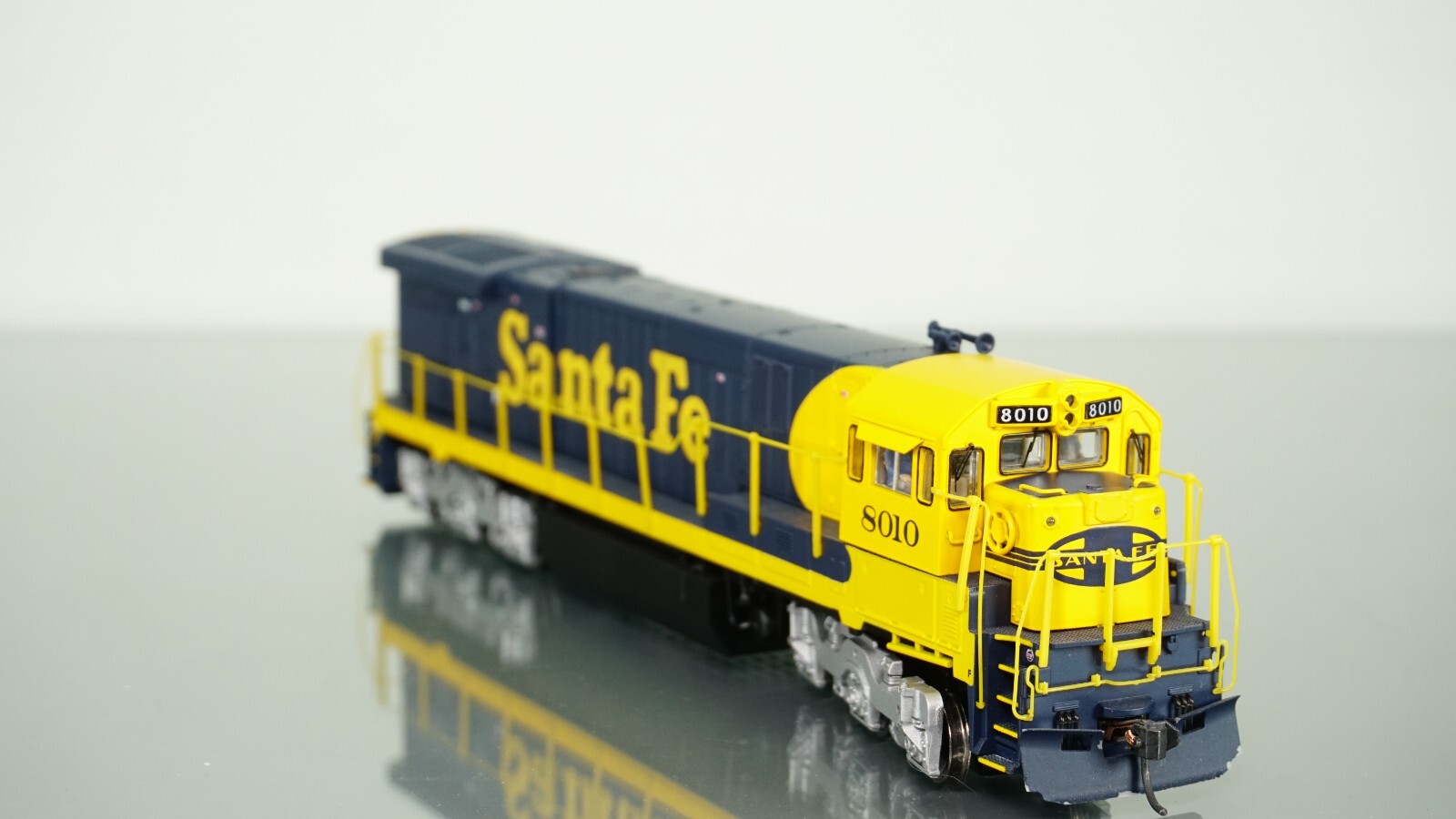 Broadway Limited C30-7 Santa Fe ATSF 8010 DCC w/Sound HO scale