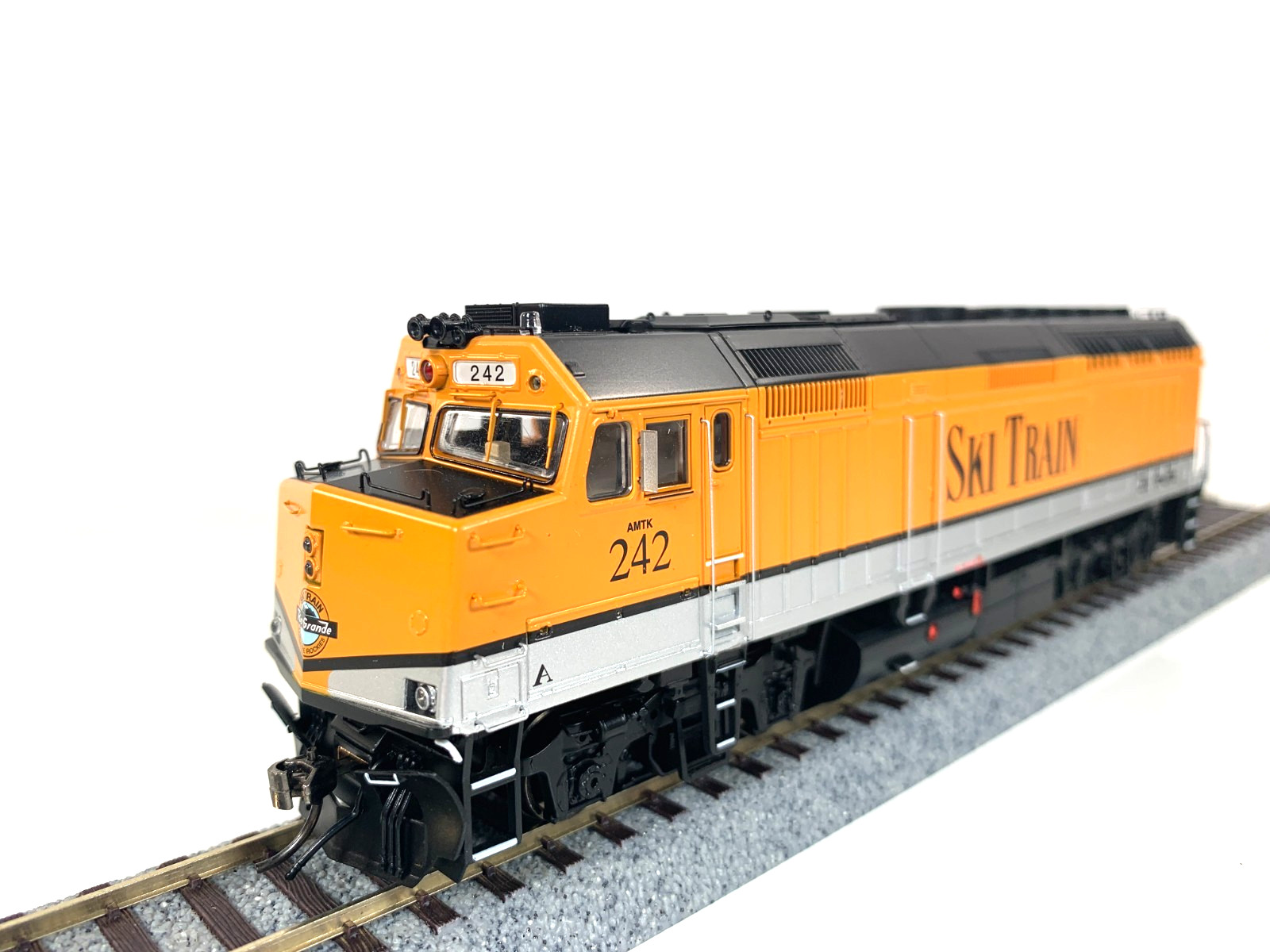 Rapido 83611 Ski Train F40PH w/ ditch lights #242 – DC/DCC/ Sound