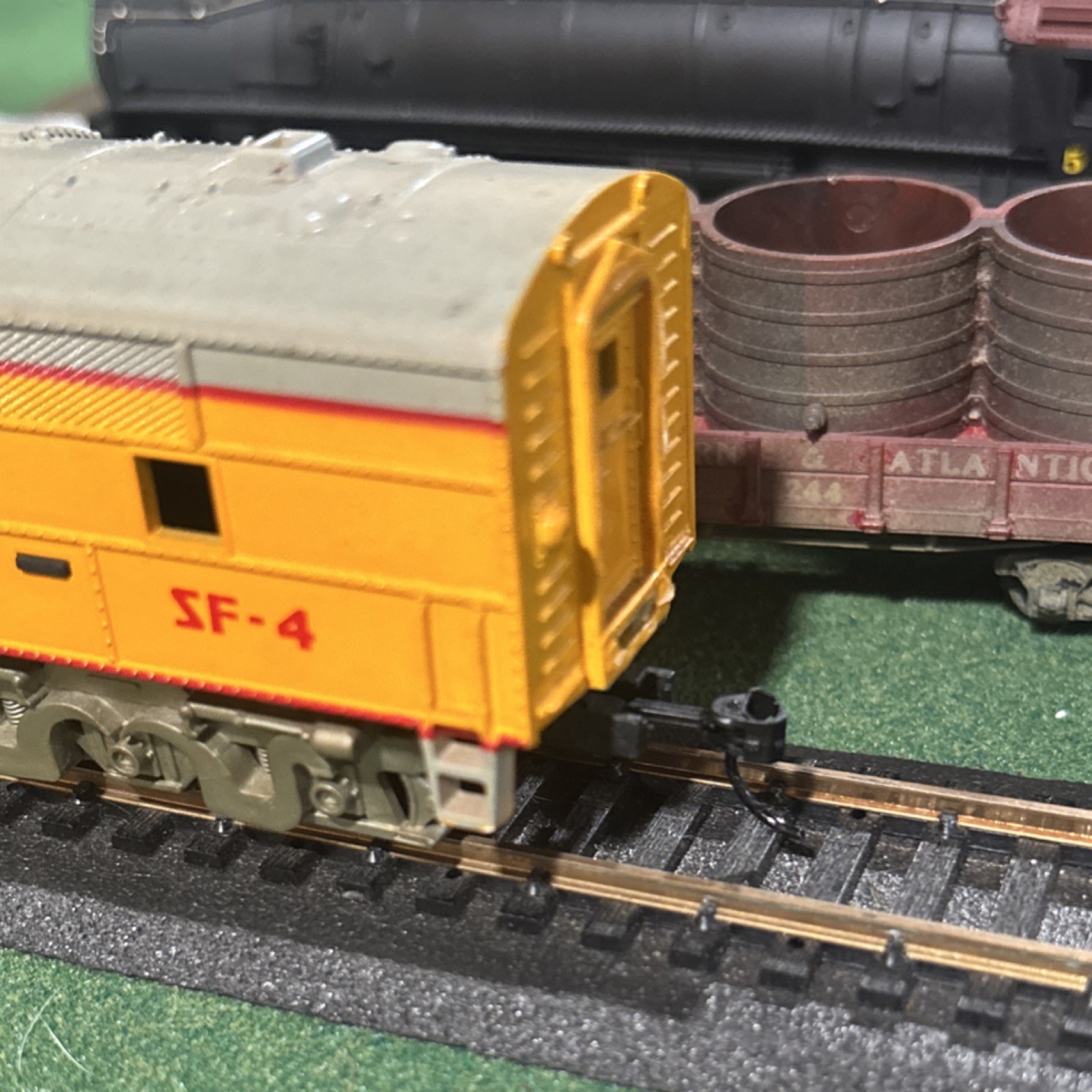 HO Gauge Diesel Locomotive 1:87 City of San Francisco SF-4 Yellow/Gray/Red