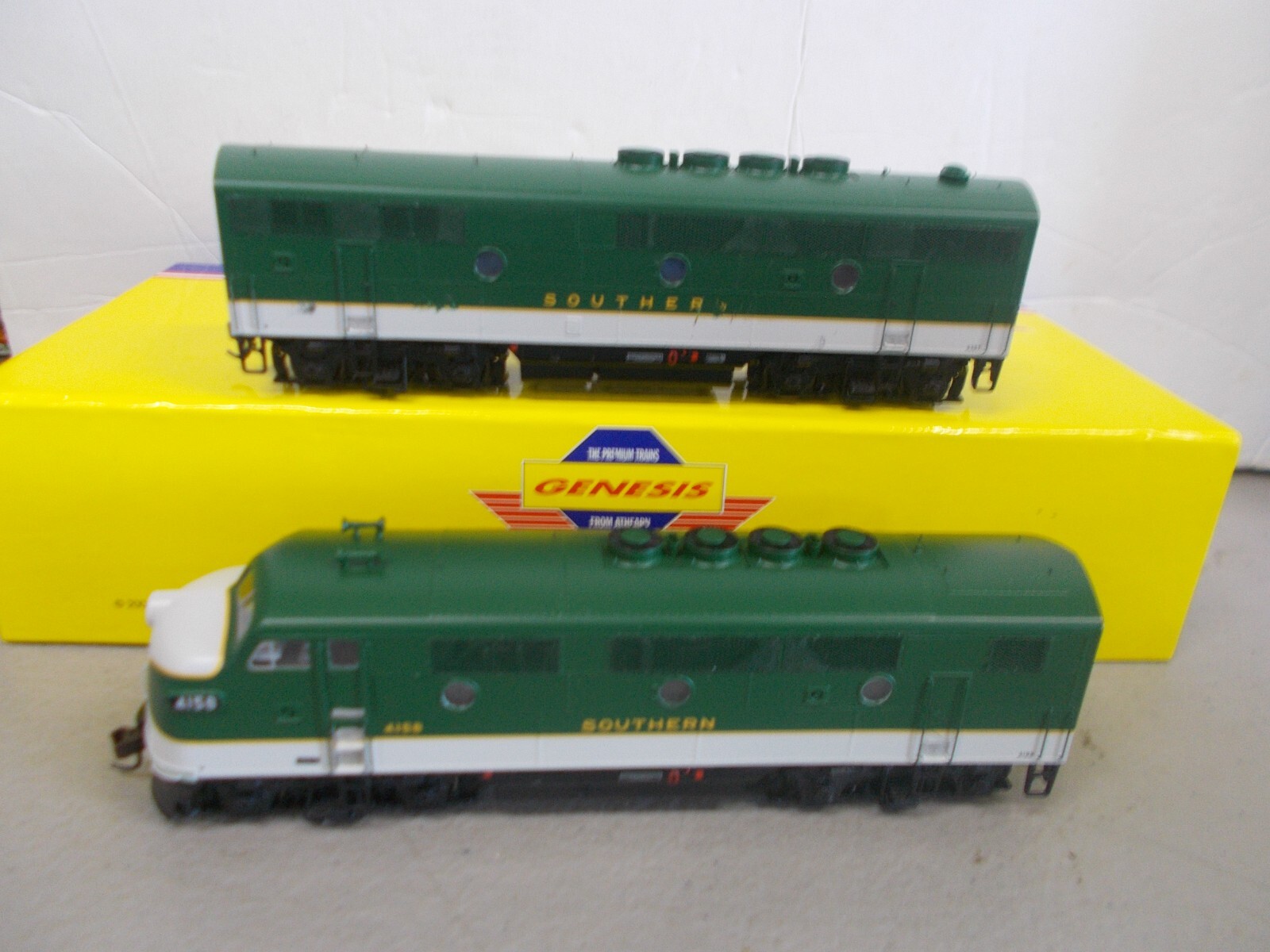 GENESIS # G2505A ~ SOUTHERN F-7A & F-3B POWERED LOCOMOTIVE # 4158-4327 ~HO SCALE