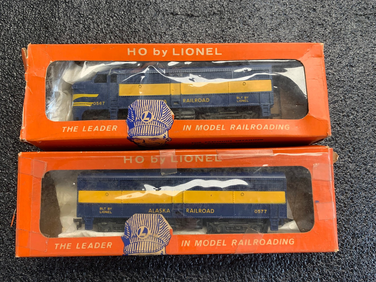 BOXED LIONEL HO 0864-300 ALASKA RR BOX CAR COMPLETE & ORIGINAL FREE SHIPPING