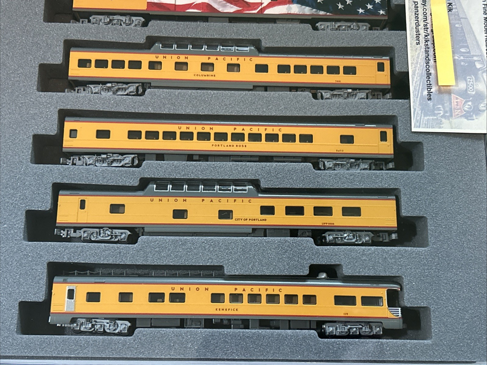 Kato N 106-086 Union Pacific UP Excursion Set + SD70M #4015 176-4015 – New!