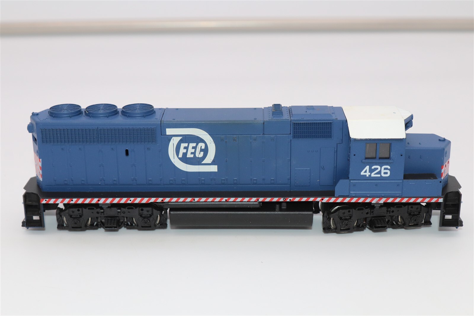ATHEARN HO SCALE – LOCOMOTIVE – 04718 – GP40-2 POWERED FLORIDA EAST COAST – #426