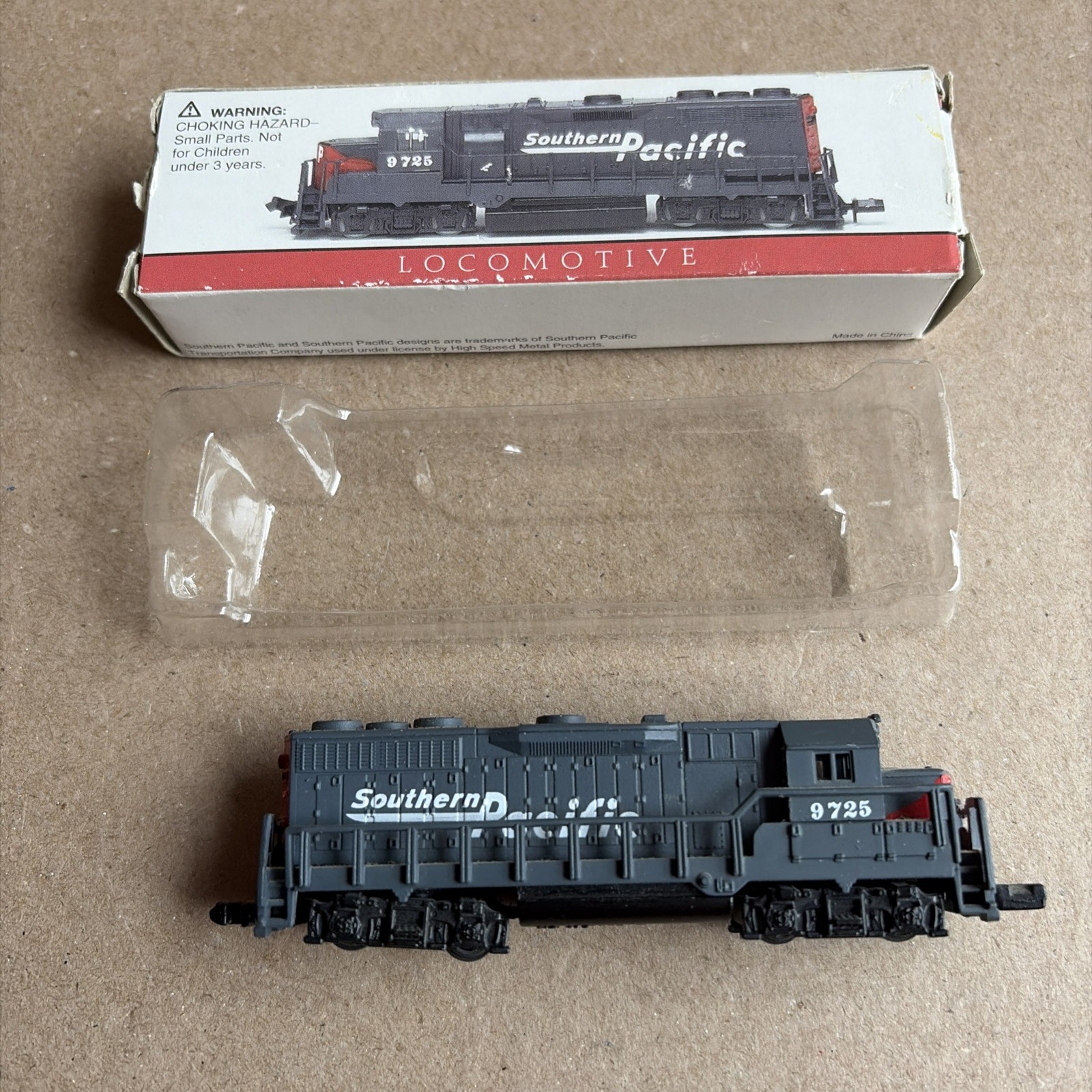 Vintage Southern Pacific Model Train Locomotive 9725 Gray, with Original Box