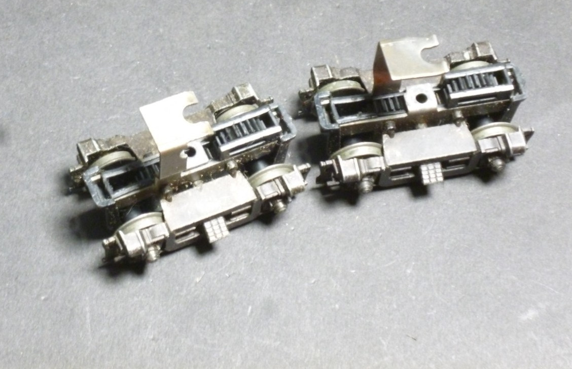 Ho Athearn Diesel locomotive U23B 4 wheel trucks pair vintage.