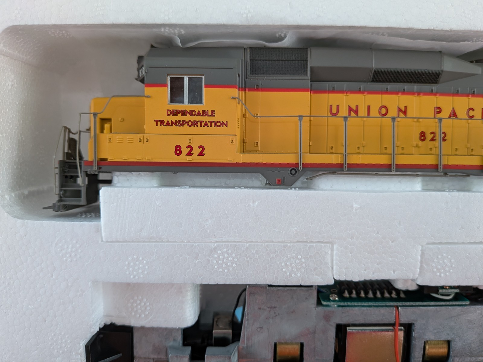 Proto 2000 HO GP30, Phase II, Union Pacific #822, Item #23089, DC Analog.